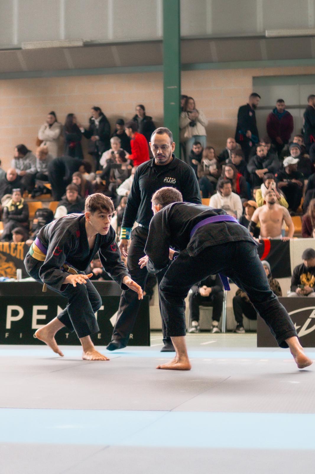 Combate de Gi con público